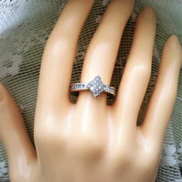14K White Gold Princess Cut Baguette Diamond Invisible Setting Engagement Ring P